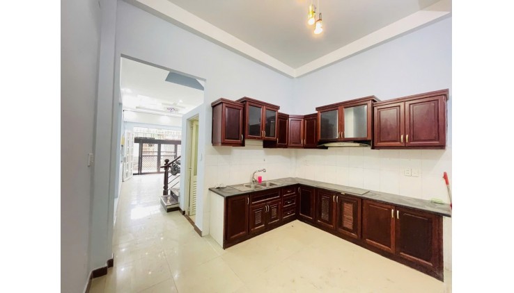 GẤP BÁN! Chỉ 5.6 tỷ TL! 54M², 4Tầng/4PN, HẺM XE HƠI, Thống Nhất Gò Vấp!